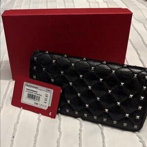 AUTHENTIC VALENTINO Leather Wallet & ICONIC STUDDING -NO DAMAGES✨